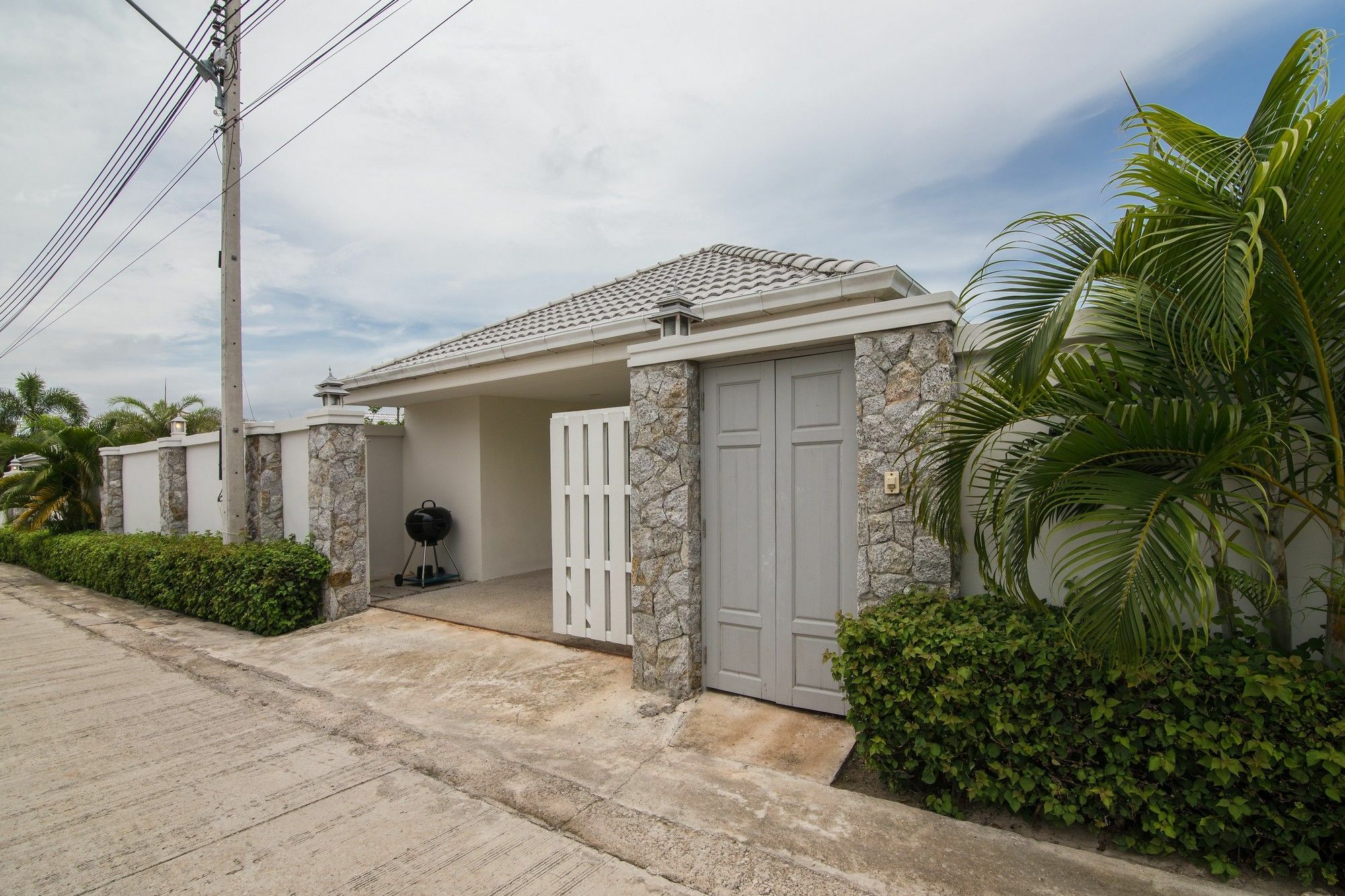 Private 4 Bedroom Pool L28 *