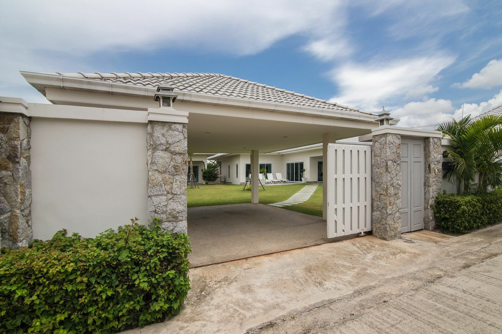 Private 4 Bedroom Pool L28
