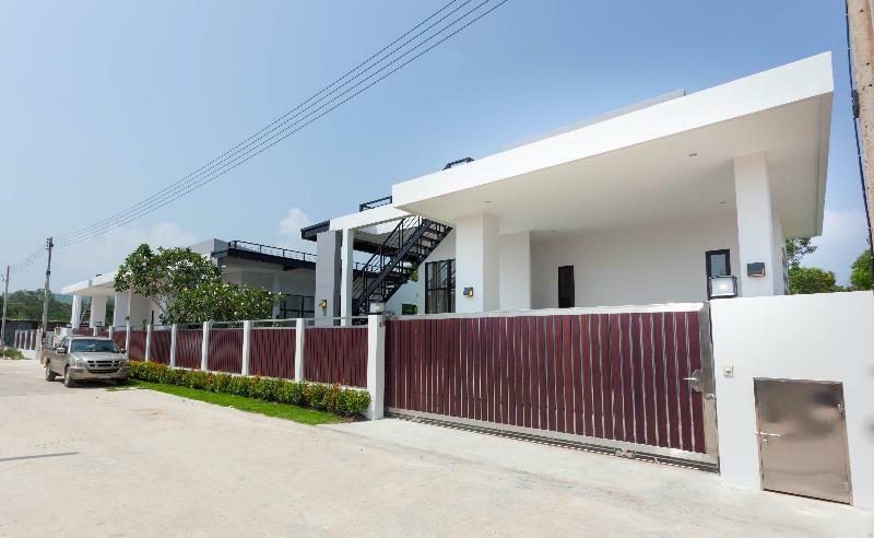 We By Sirin Pool Villa