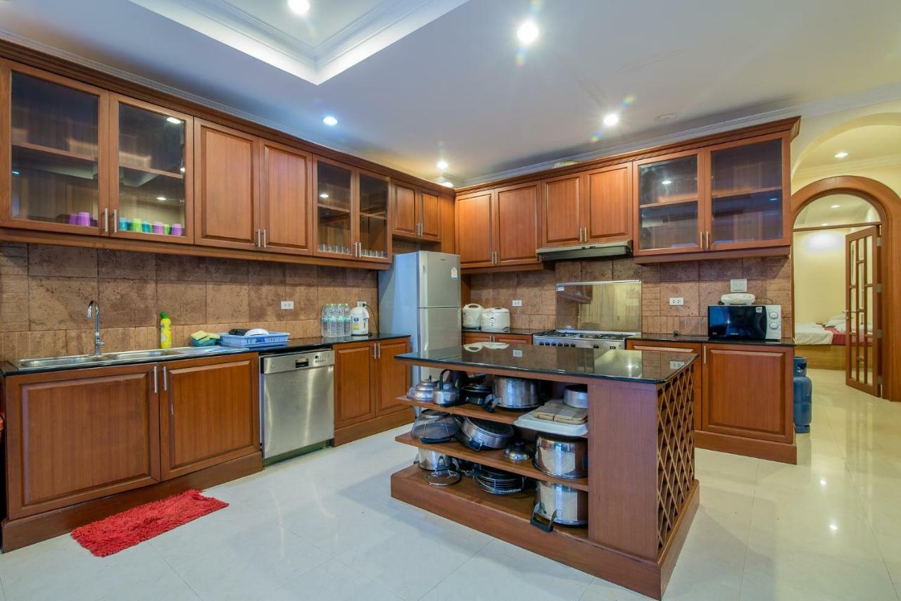 Villa ปาล์ม ปาร์ตี้ พูลวิลล่า Palm Party Hua-hin Pool Hua Hin