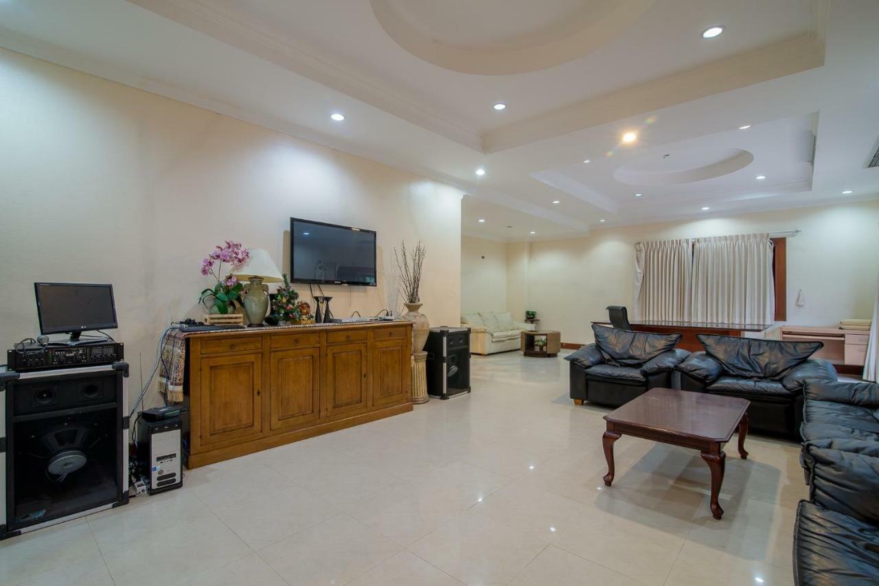 Villa ปาล์ม ปาร์ตี้ พูลวิลล่า Palm Party Hua-hin Pool Hua Hin