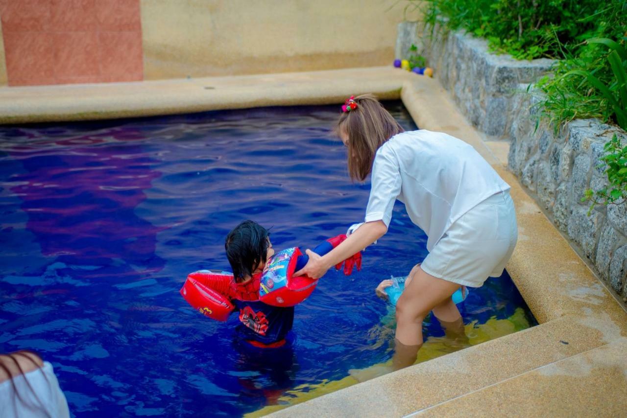 ปาล์ม ปาร์ตี้ พูลวิลล่า Palm Party Hua-hin Pool Villa *