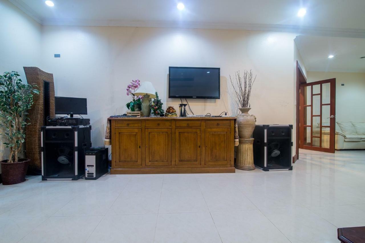 ปาล์ม ปาร์ตี้ พูลวิลล่า Palm Party Hua-hin Pool Villa Hua Hin