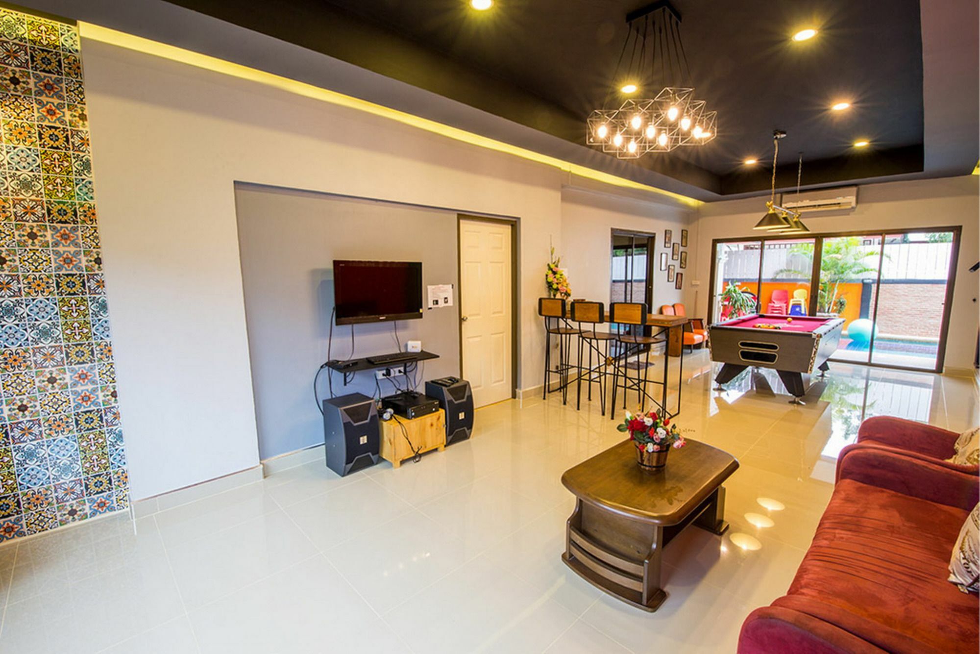 Baan Por Jai Pool *