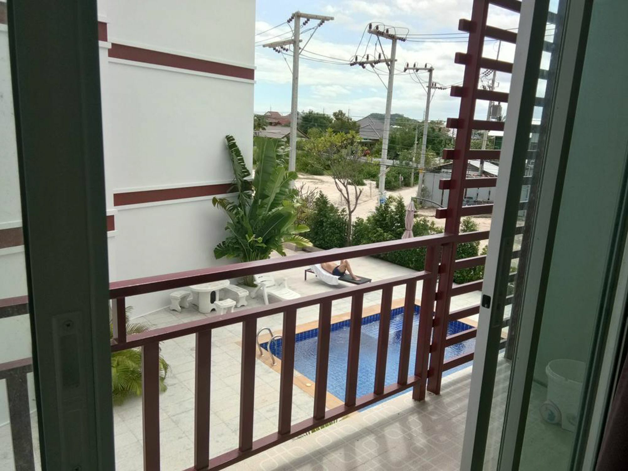 Fiji Bula Bar & *