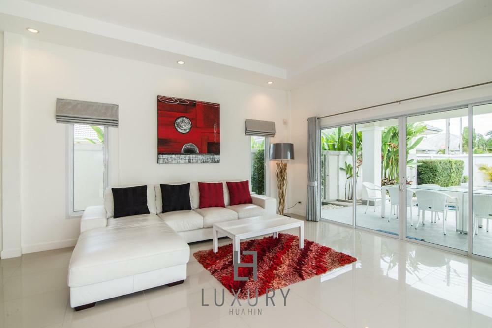 Pool With 4 Bedrooms L50 Villa