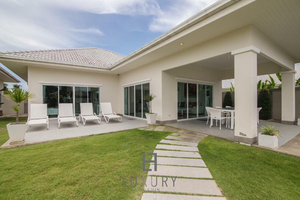 Pool With 4 Bedrooms L50 Villa *