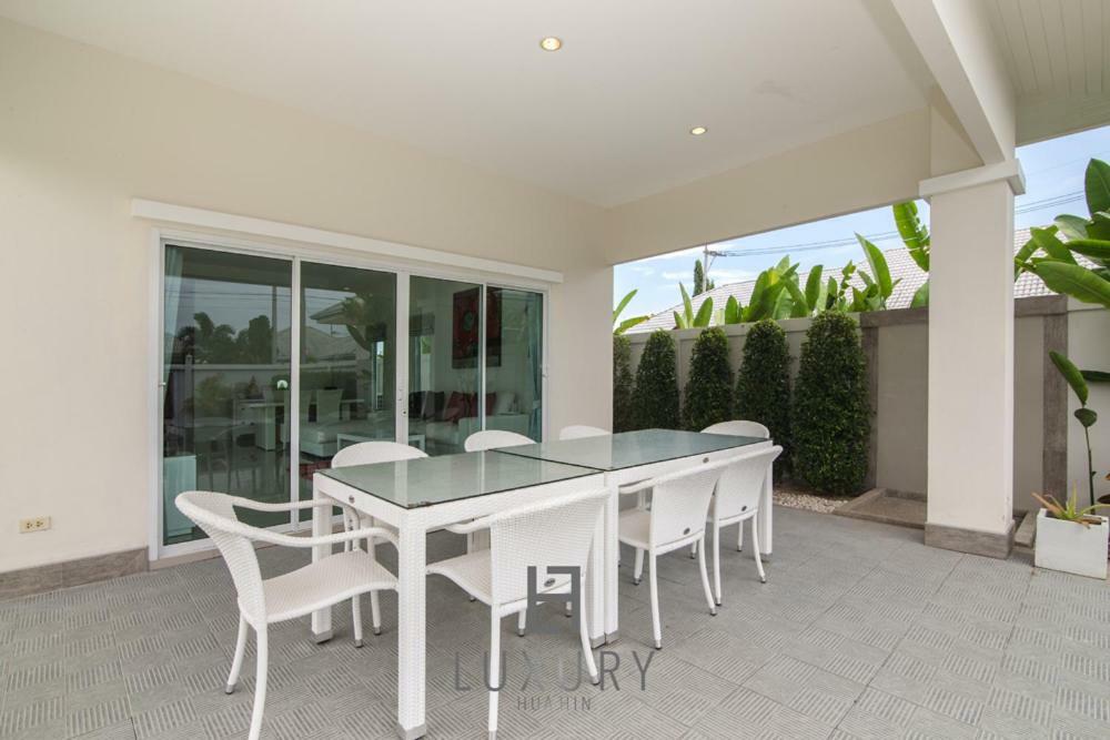 Pool With 4 Bedrooms L50 *