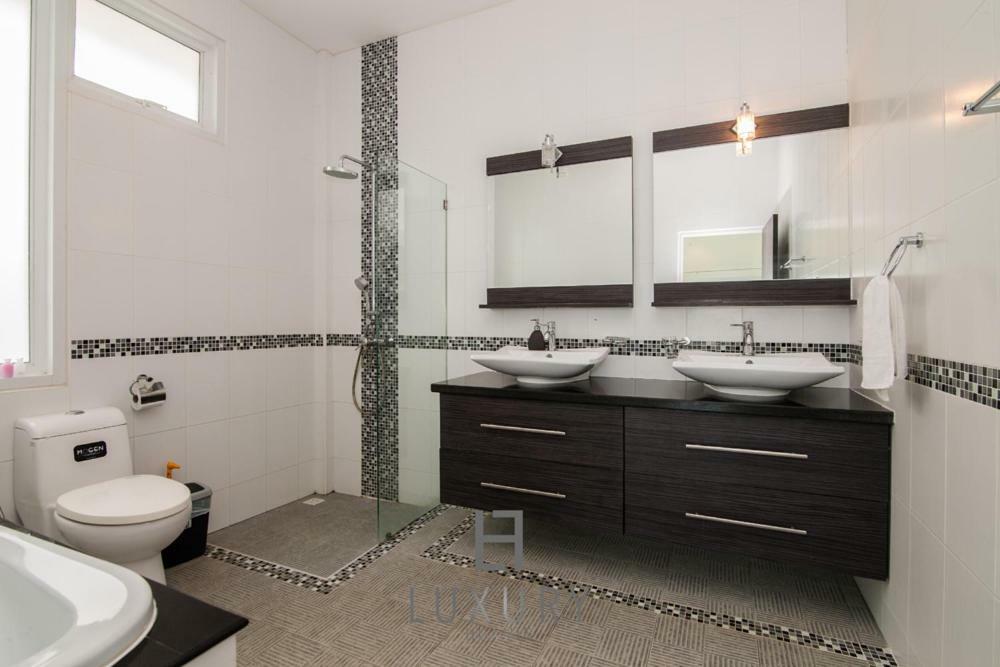 Pool With 4 Bedrooms L50 Villa