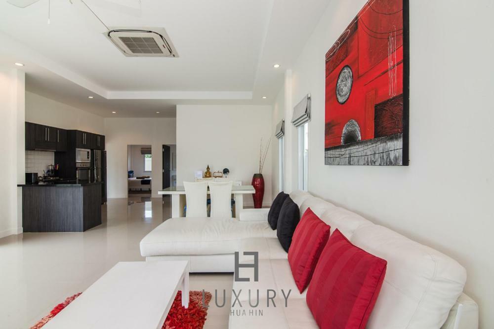 Pool With 4 Bedrooms L50 Villa *