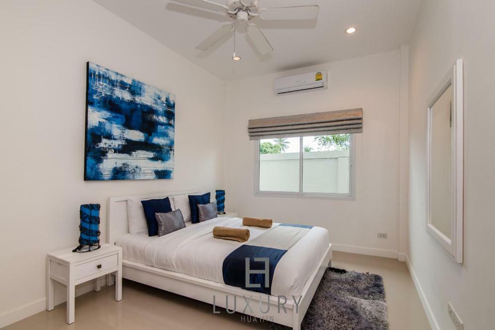 Villa Pool With 4 Bedrooms L50 *