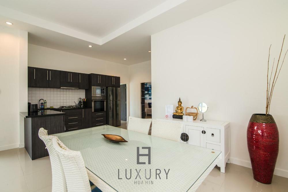Pool With 4 Bedrooms L50 Villa