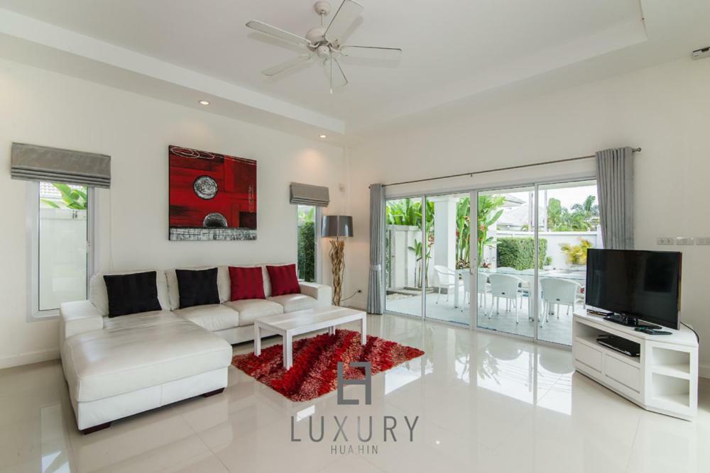 Pool With 4 Bedrooms L50 Villa *