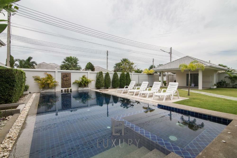 Pool With 4 Bedrooms L50 *
