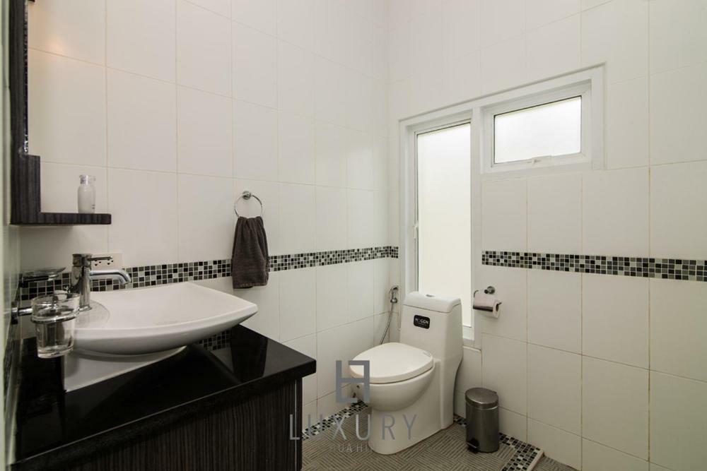 Pool With 4 Bedrooms L50