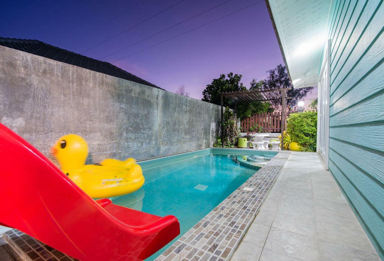 Peach Pool Holiday home