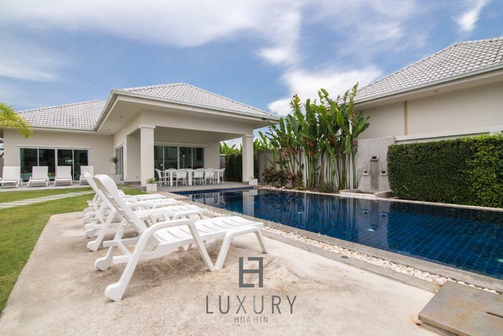 Pool With 4 Bedrooms L50 Villa