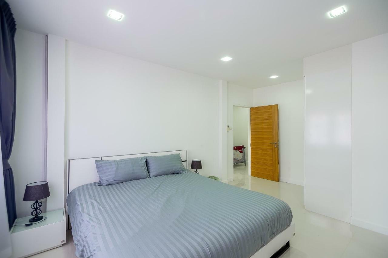 Modern Pool House Vakantiehuis