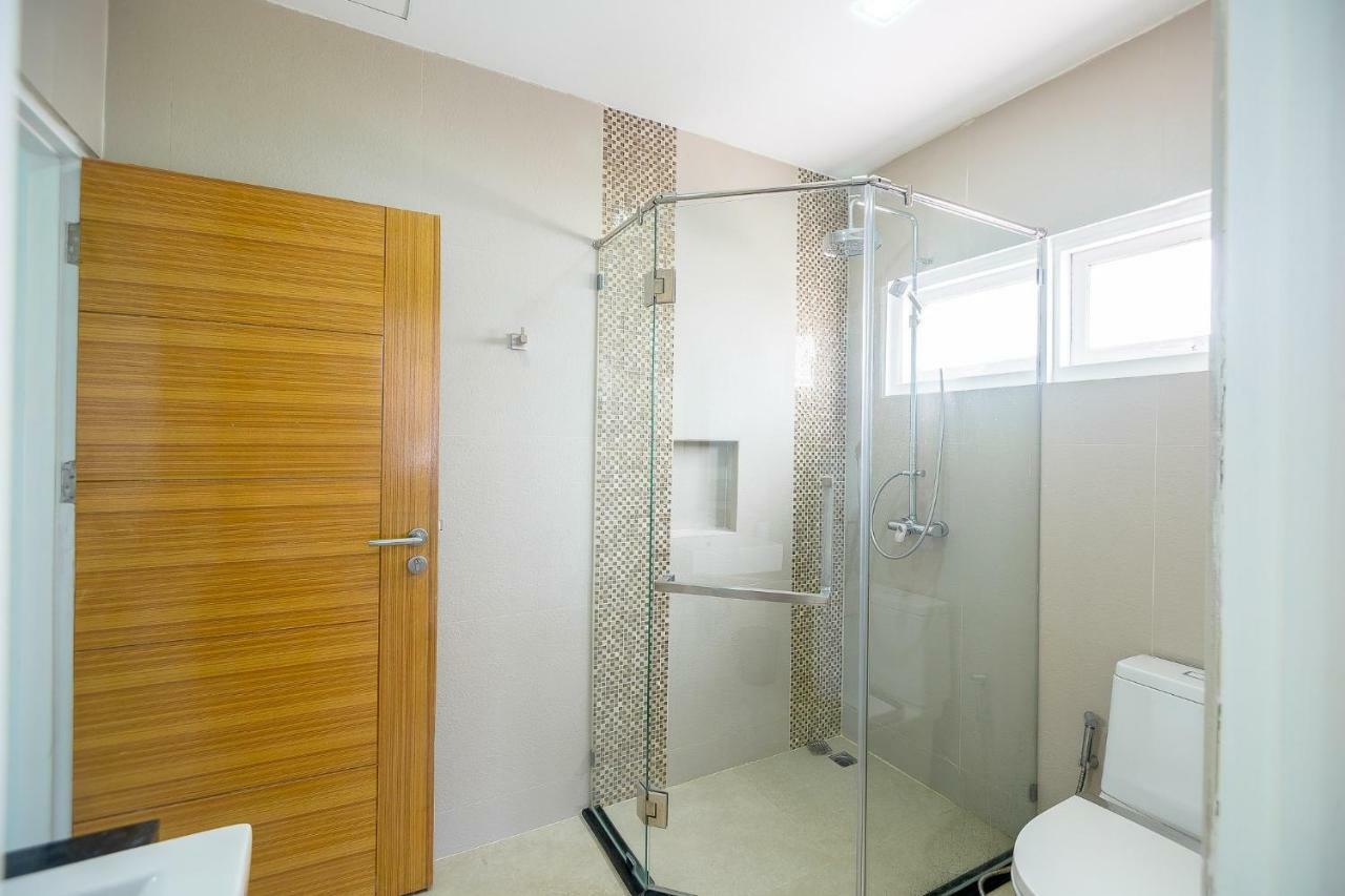 Modern Pool House Vakantiehuis *