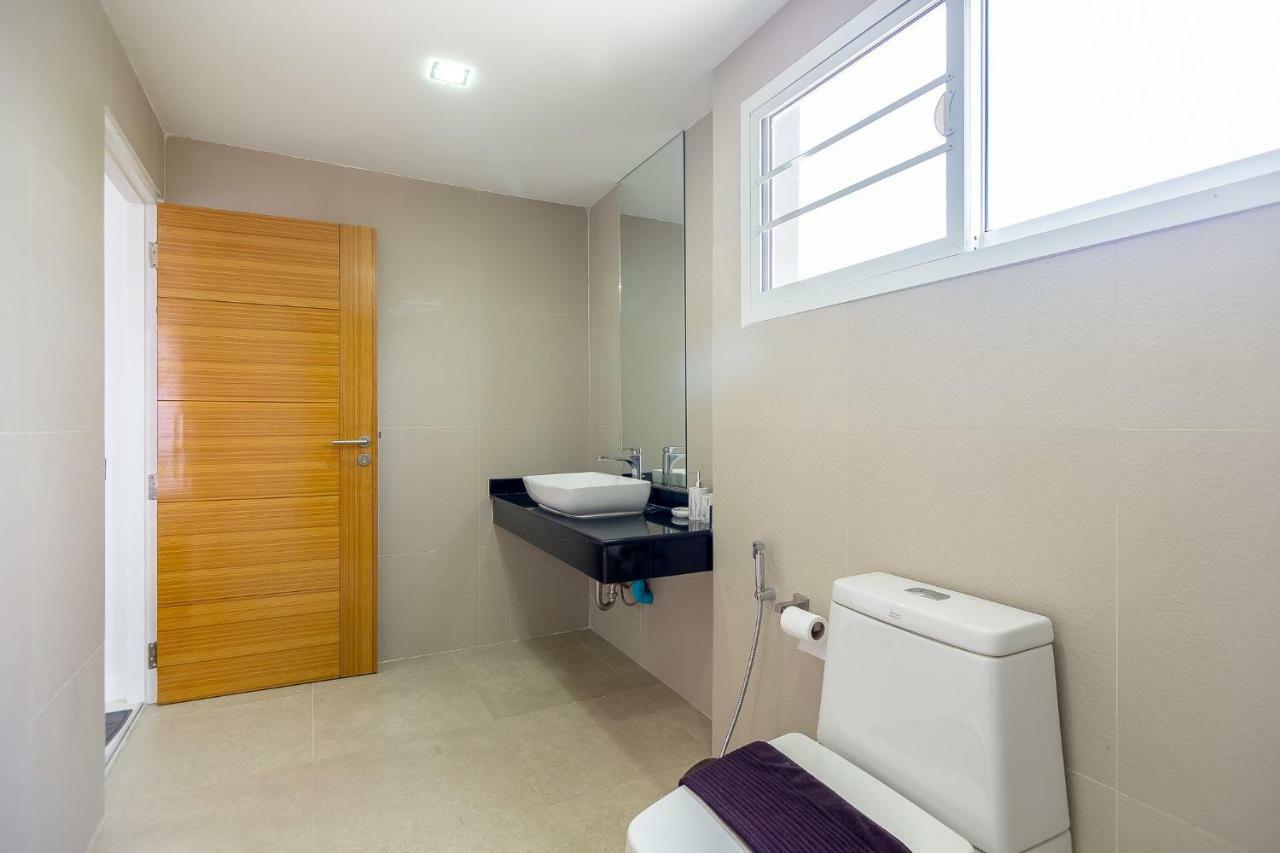 Modern Pool House Vakantiehuis HHQ