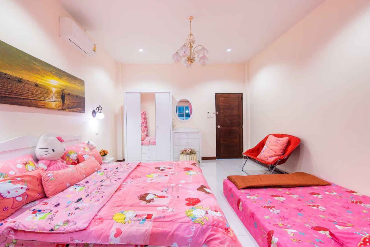 Peach Pool Holiday home