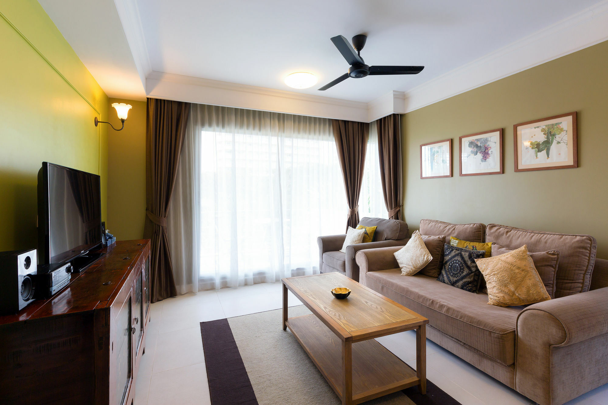 Căn hộ Baan Sanploen Beachfront *