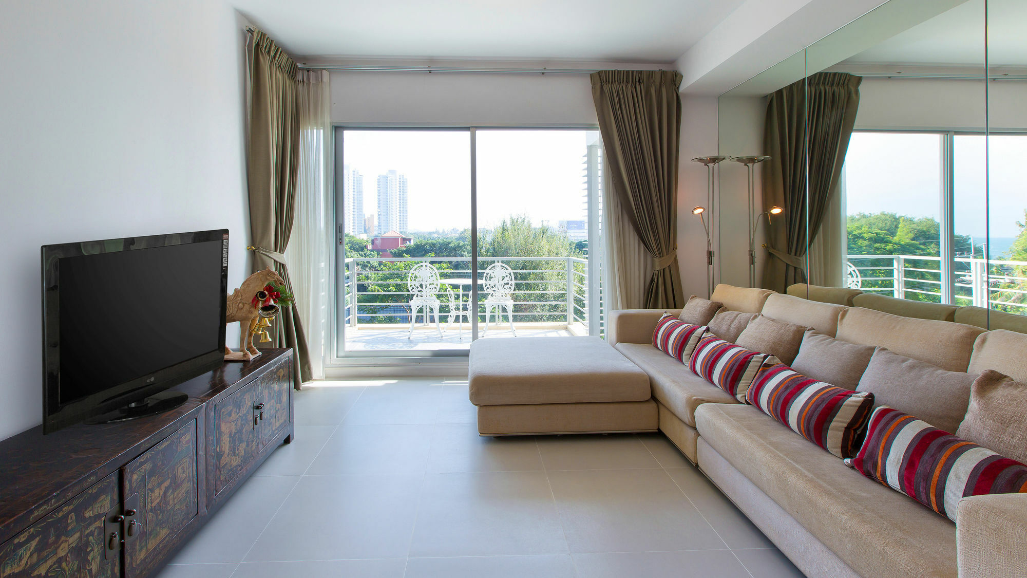 Baan Sanploen Beachfront Căn hộ *