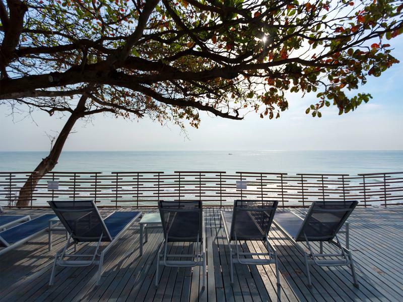 Căn hộ Baan Sanploen Beachfront *