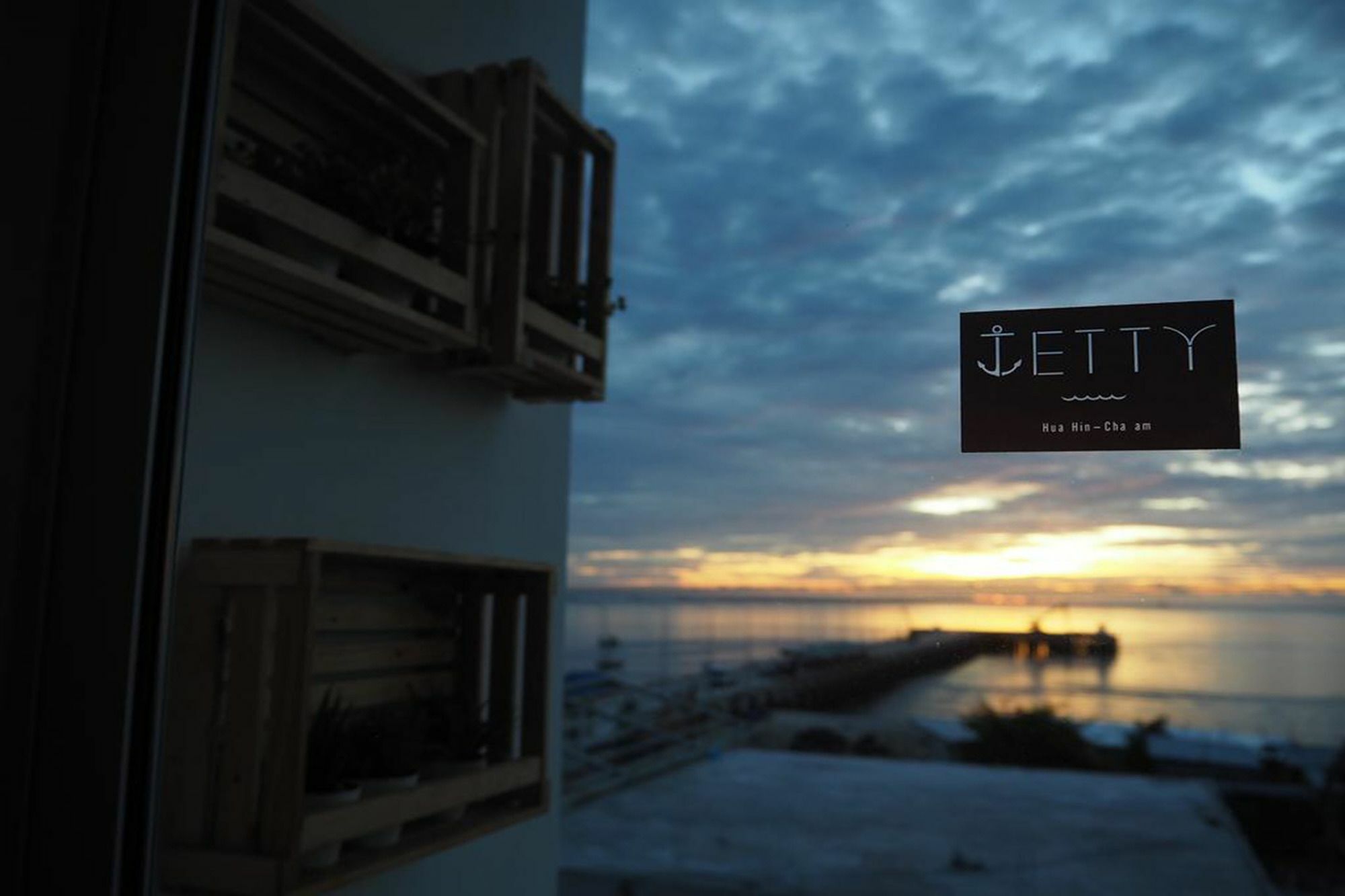 Jetty *