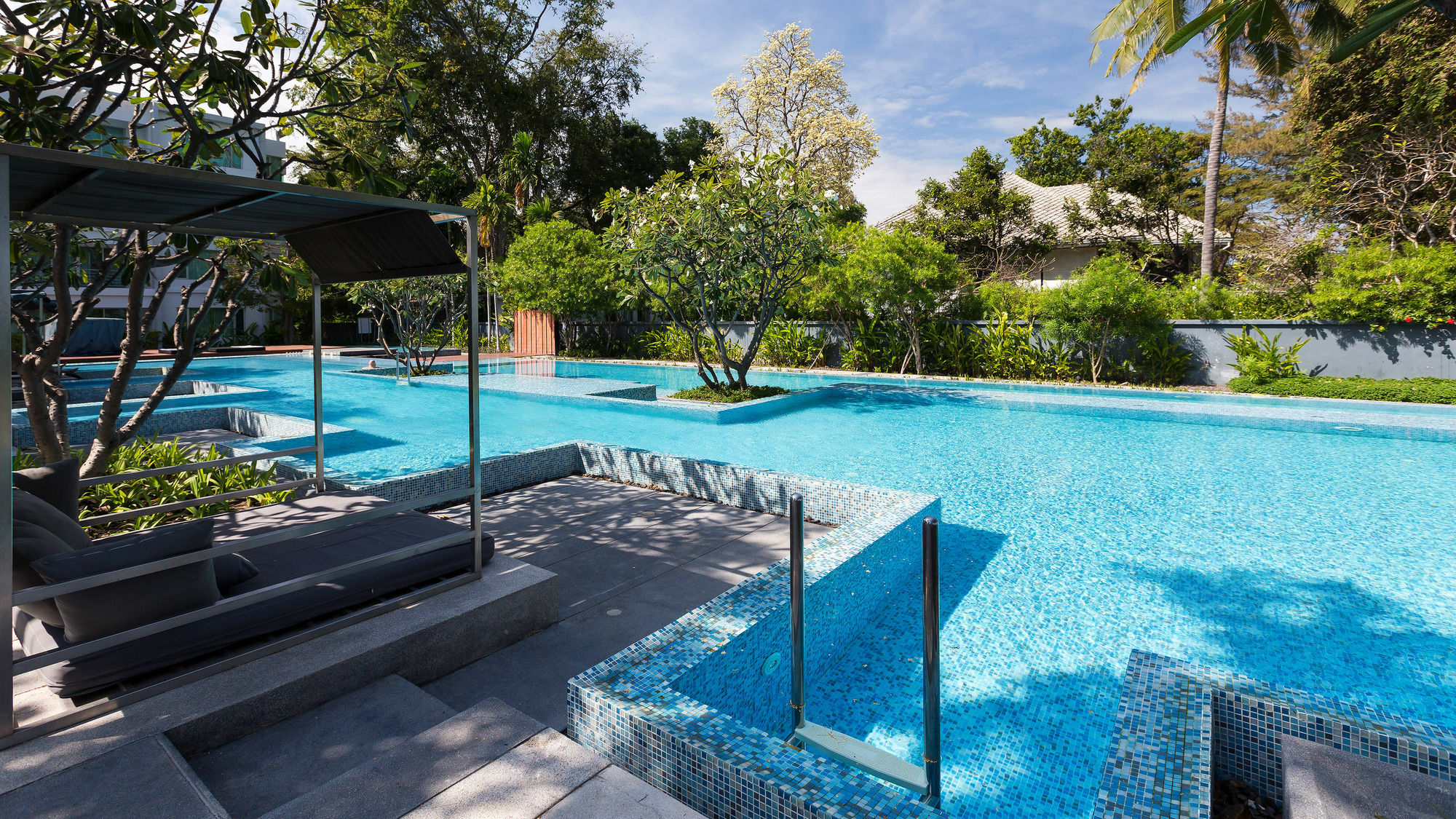 Baan Sandao Beachfront Hotel