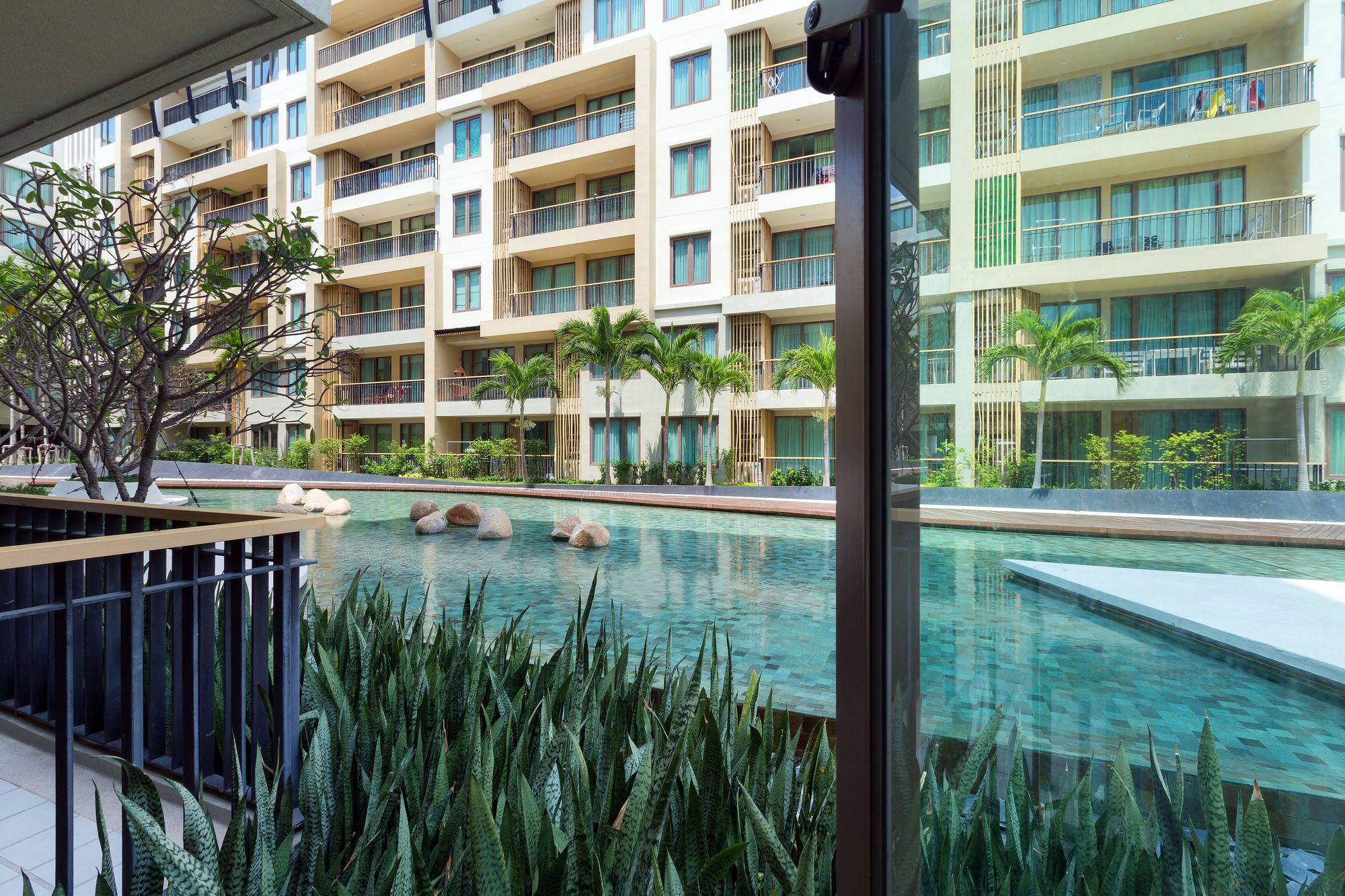 Hotel Baan Sansuk Beachfront