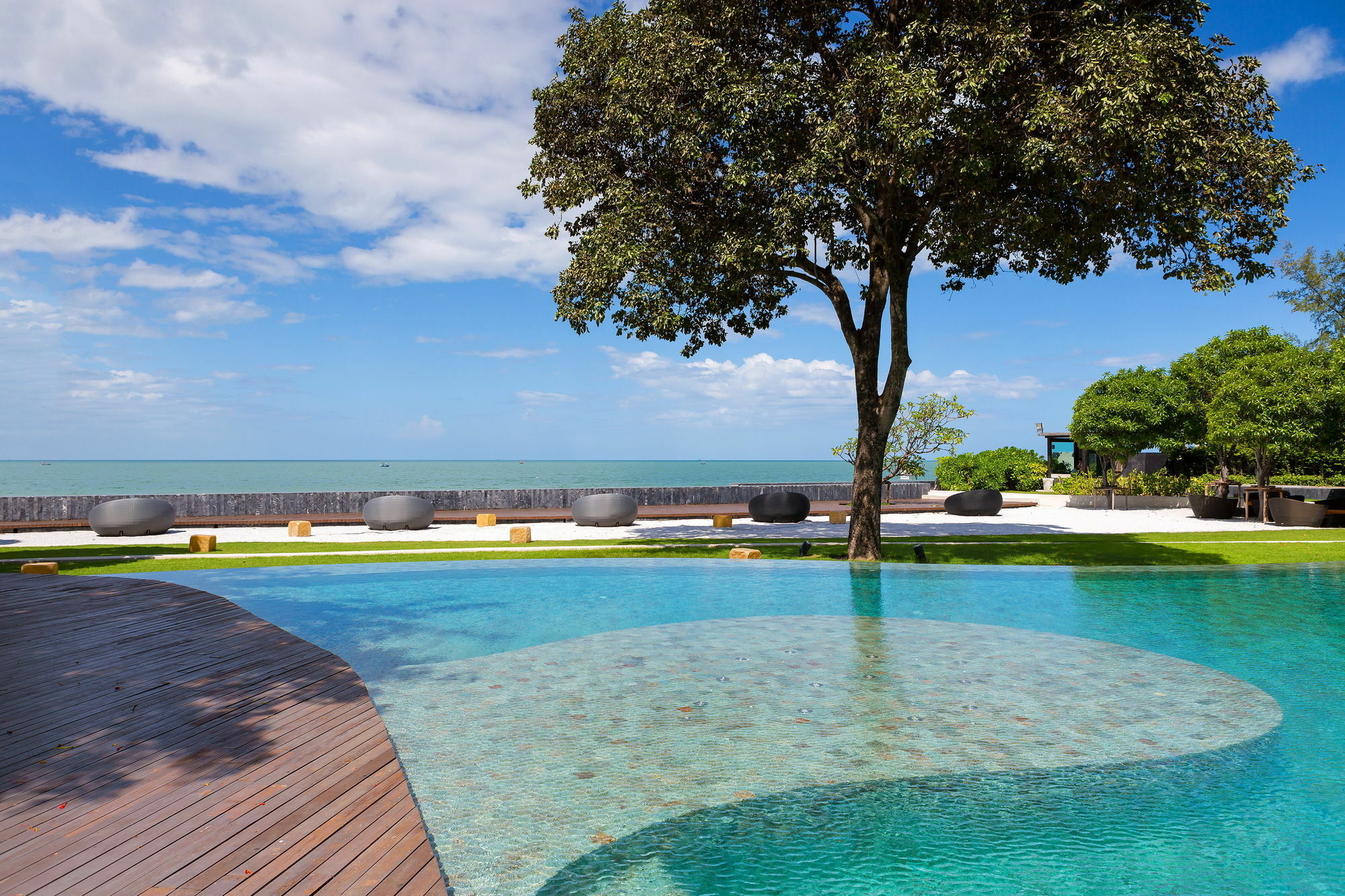 Hotel Baan Sansuk Beachfront Hua Hin
