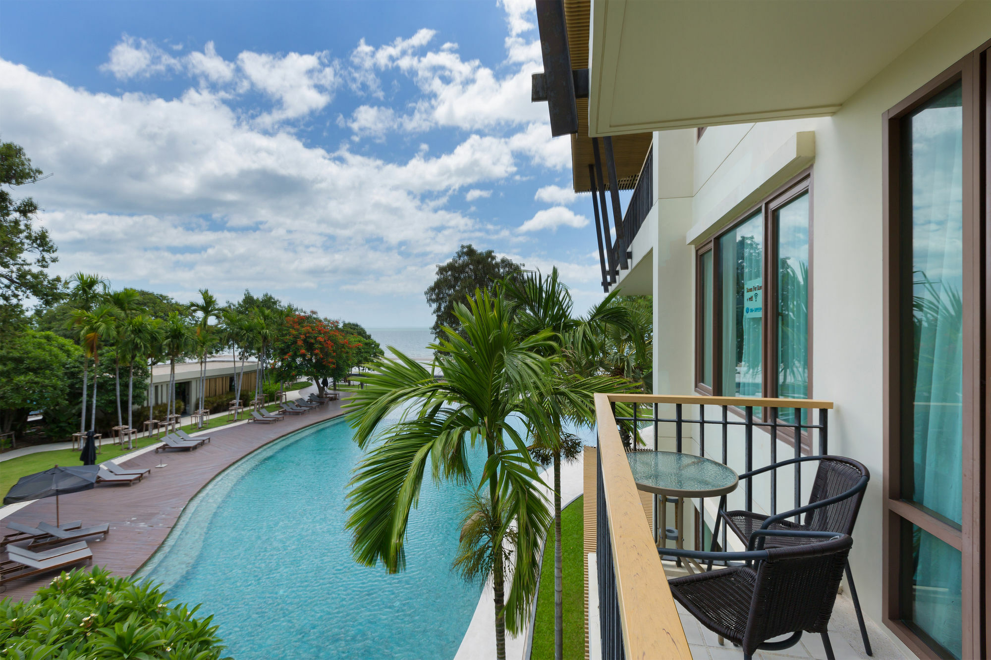 Hotel Baan Sansuk Beachfront