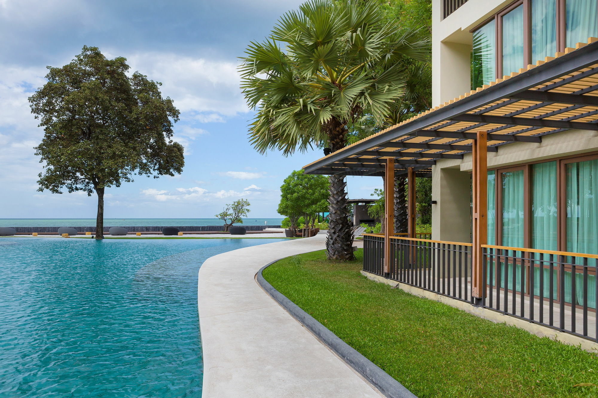 Baan Sansuk Beachfront Hotel 3*