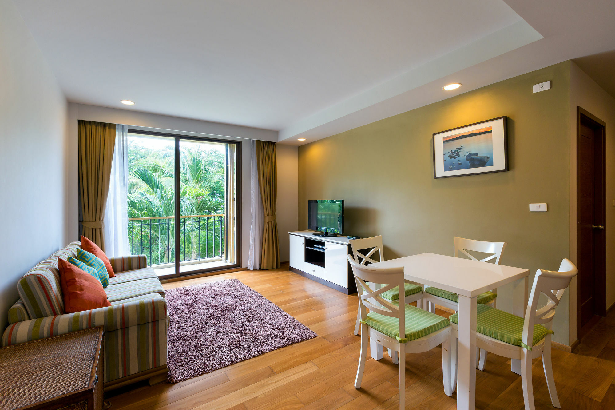 Hotel Baan Sansuk Beachfront
