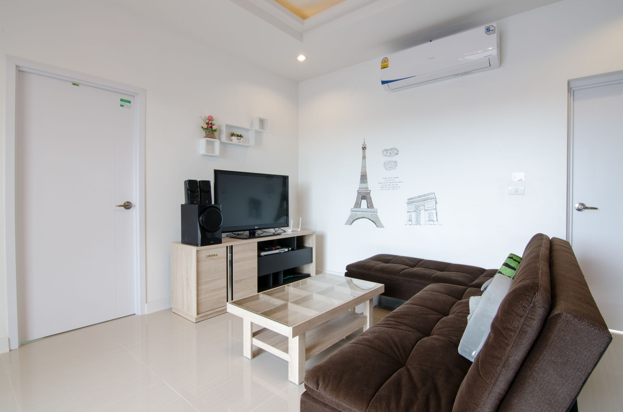 Apartment Le Leaf Pool 6 *