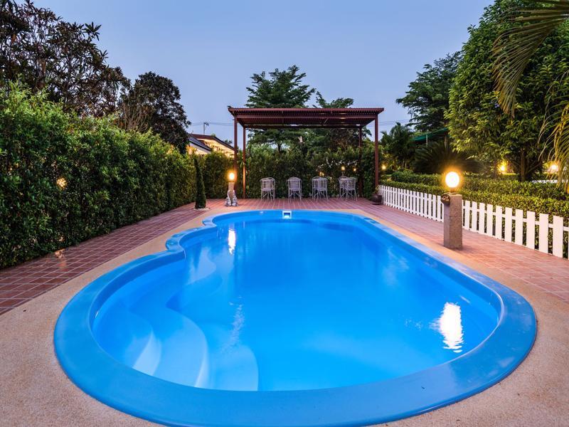 Hotel Farpratan And Garden