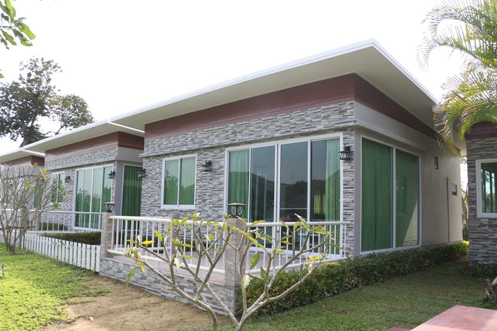 Hotel Farpratan And Garden