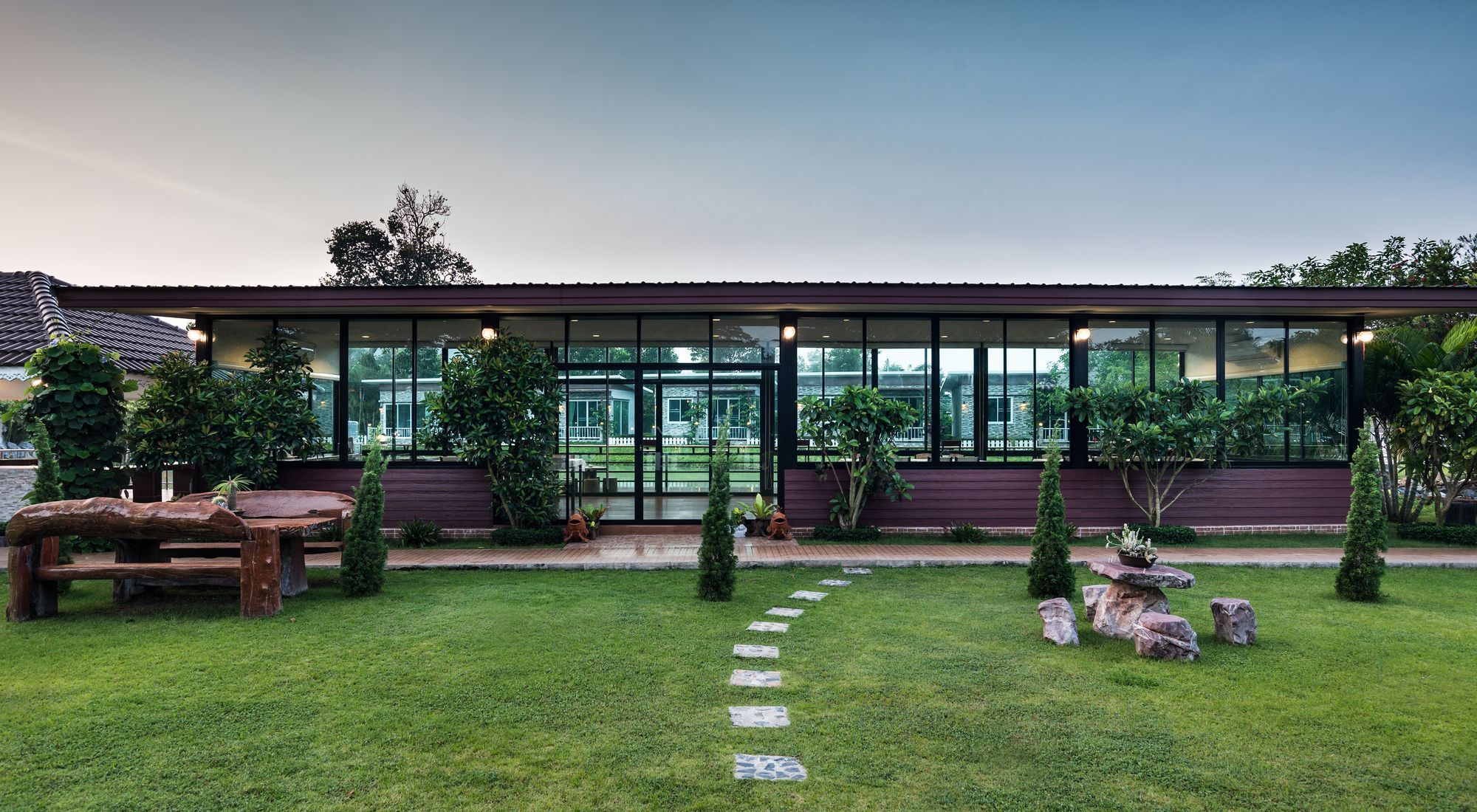 Farpratan And Garden 3*