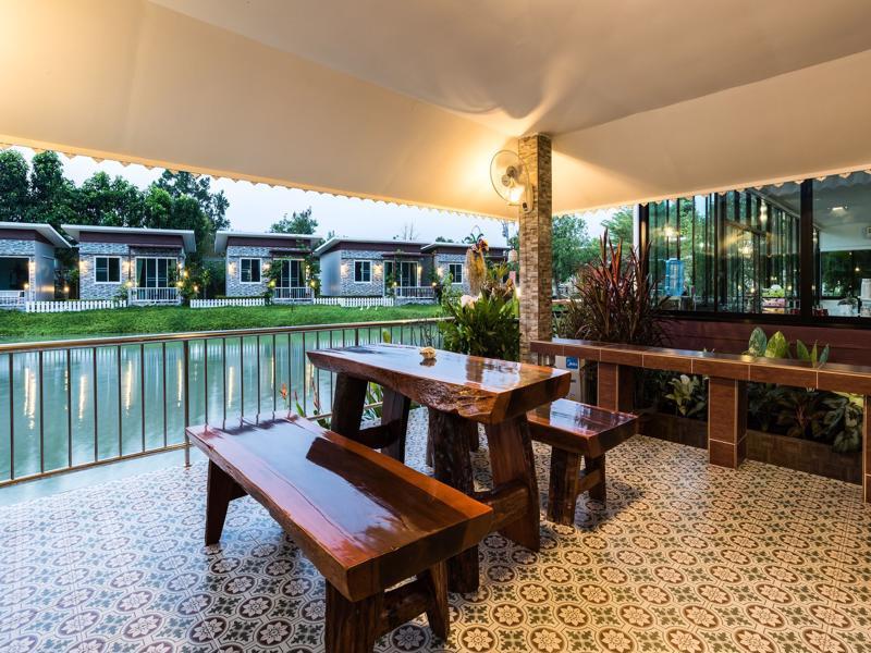 Hotel Farpratan And Garden