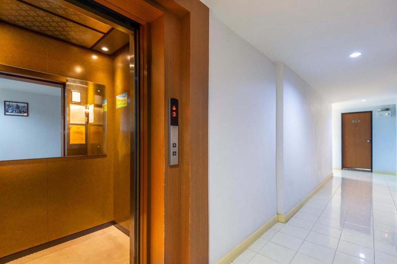 Oyo 227 Suchaya House Khách sạn 3*