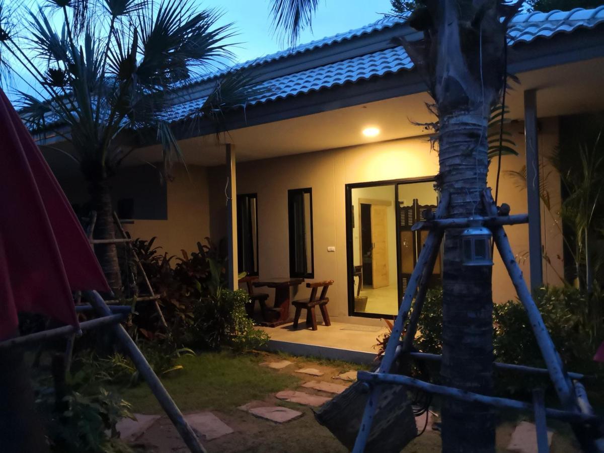 Tropical House​ Resort *