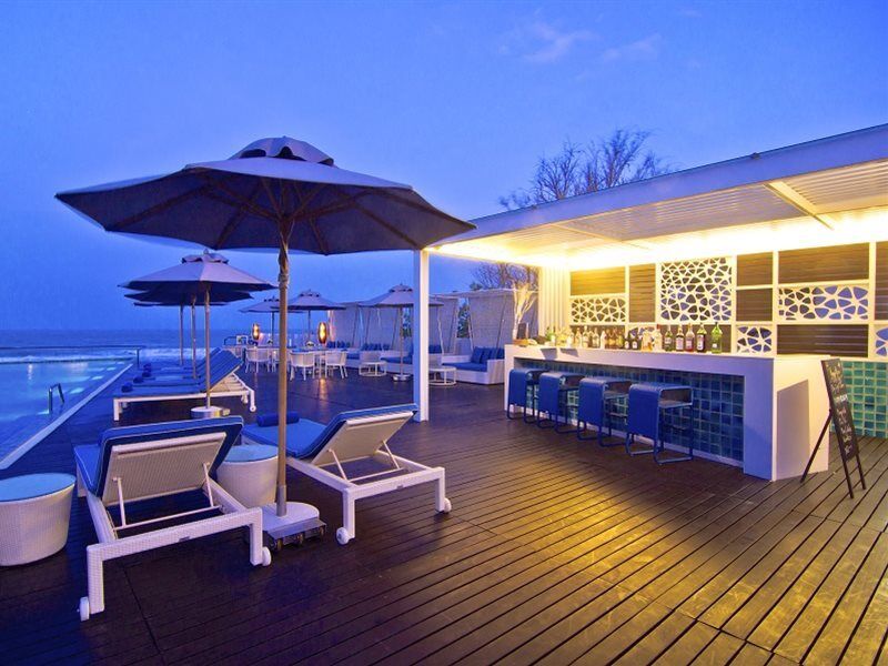 Resort The Rock Beachfront