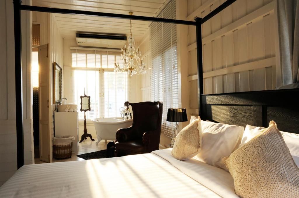 The Hen Resort HHQ