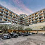 City Beach Resort