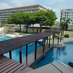 Tira Tiraa Condominium