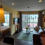 Tira Tiraa Condominium