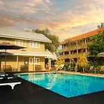 Luna Hut Resort