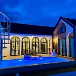 N&C Mountain Pool Villa Huahin