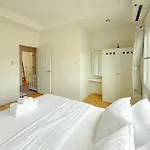 Spacious 2 Bedroom House In City Centre